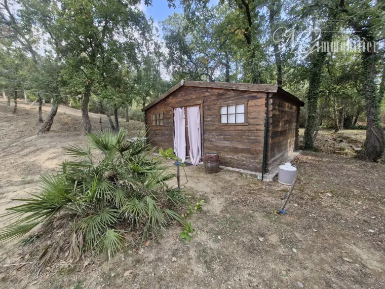 Maison de campagne avec bois de chênes