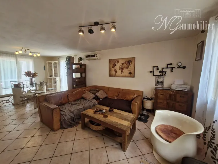 Maison de campagne avec bois de chênes