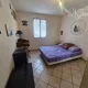 Maison de campagne avec bois de chênes