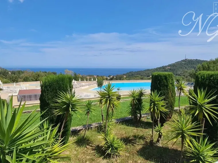Appt T2 avec loggia vue mer + Piscines +Parking privé en sous-sol ST Raphaël