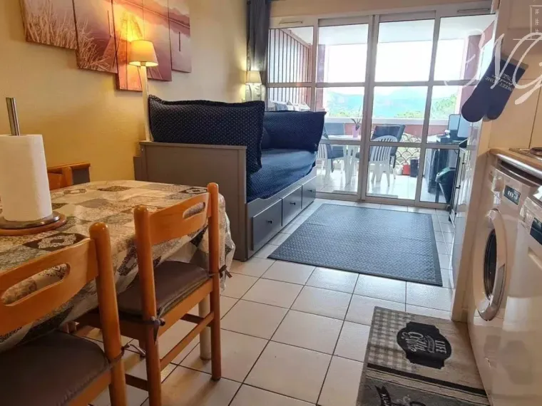 Appt T2 avec loggia vue mer + Piscines +Parking privé en sous-sol ST Raphaël