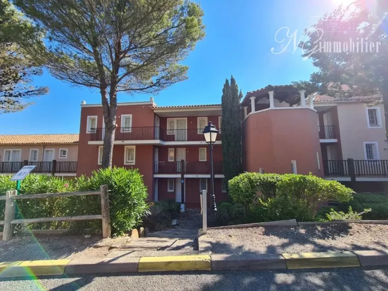 Appt T2 avec loggia vue mer + Piscines +Parking privé en sous-sol ST Raphaël