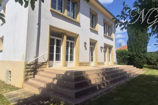 Demeure de caractère de près de 275 m² habitables sur 16,60 ares – Prestations de qualité – Neufchef