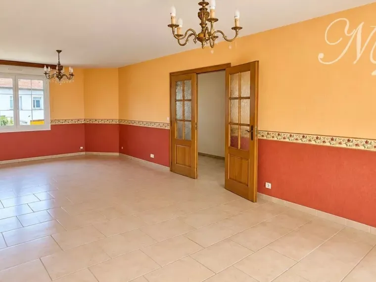 BOUZONVILLE – MAISON INDIVIDUELLE PLAIN PIED – 3 CHAMBRES – SOUS-SOL COMPLET – 229 000 € FAI