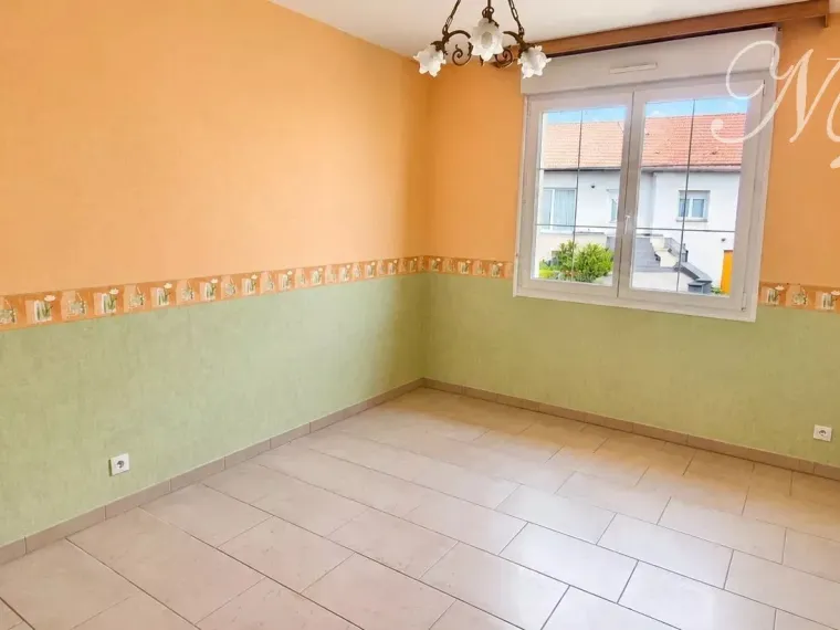 BOUZONVILLE – MAISON INDIVIDUELLE PLAIN PIED – 3 CHAMBRES – SOUS-SOL COMPLET – 229 000 € FAI