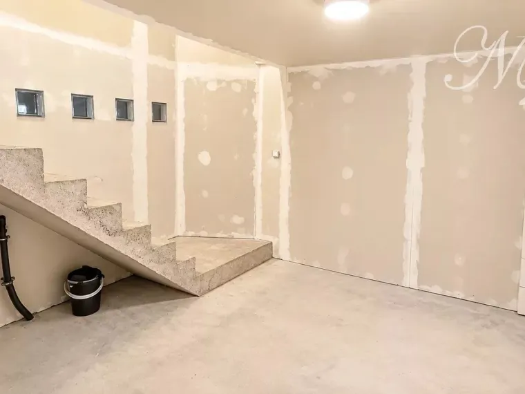BOUZONVILLE – MAISON INDIVIDUELLE PLAIN PIED – 3 CHAMBRES – SOUS-SOL COMPLET – 229 000 € FAI