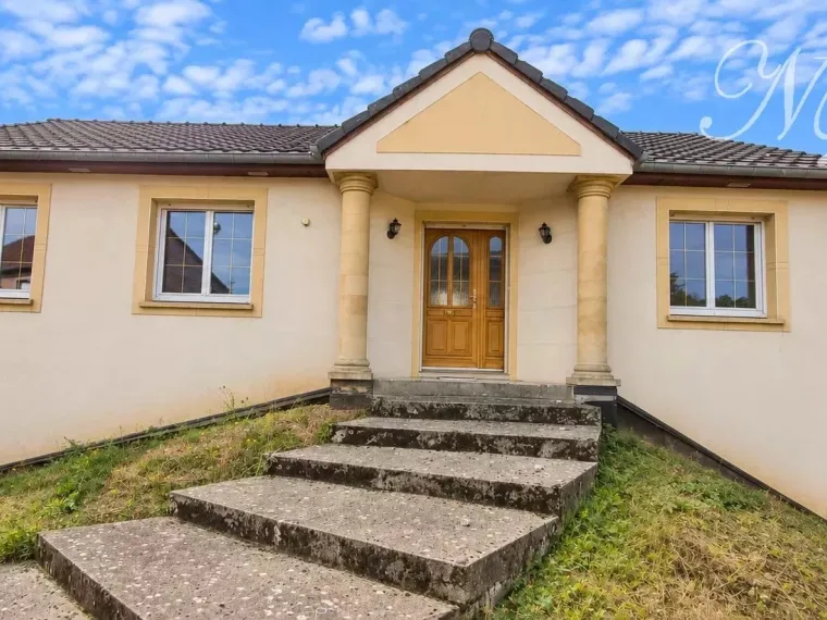 BOUZONVILLE – MAISON INDIVIDUELLE PLAIN PIED – 3 CHAMBRES – SOUS-SOL COMPLET – 229 000 € FAI