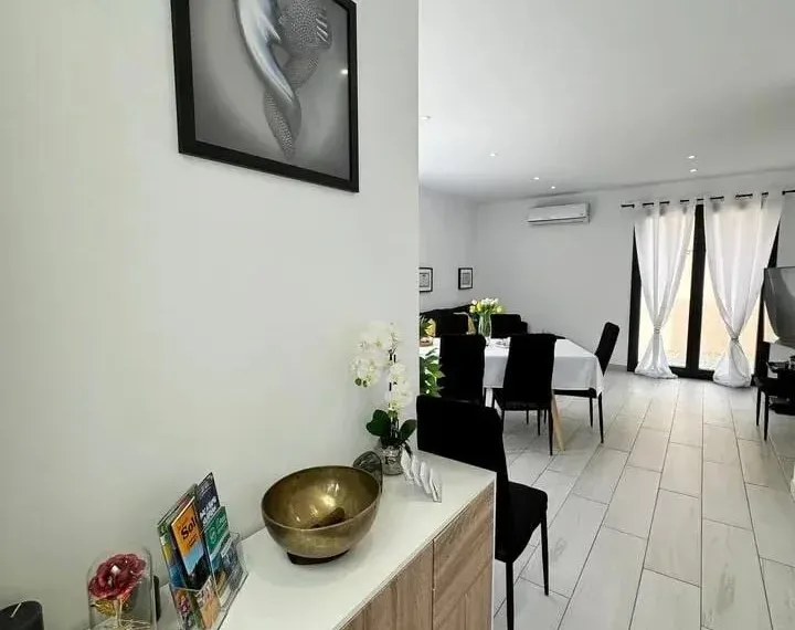 LE SOLER – Villa contemporaine de 2021 – 4 chambres – Suite parentale – Panneaux solaires – Terrasses