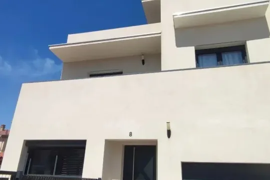 LE SOLER – Villa contemporaine de 2021 – 4 chambres – Suite parentale – Panneaux solaires – Terrasses